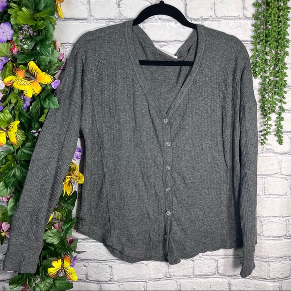 ¥💙2/$40💙NWT SO Grey Long Sleeve Button Down Lightweight Cardigan Size Small - Picture 2 of 16